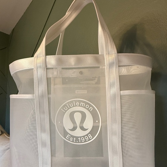 NWOT | lululemon everyday 20L tote - Picture 3 of 6